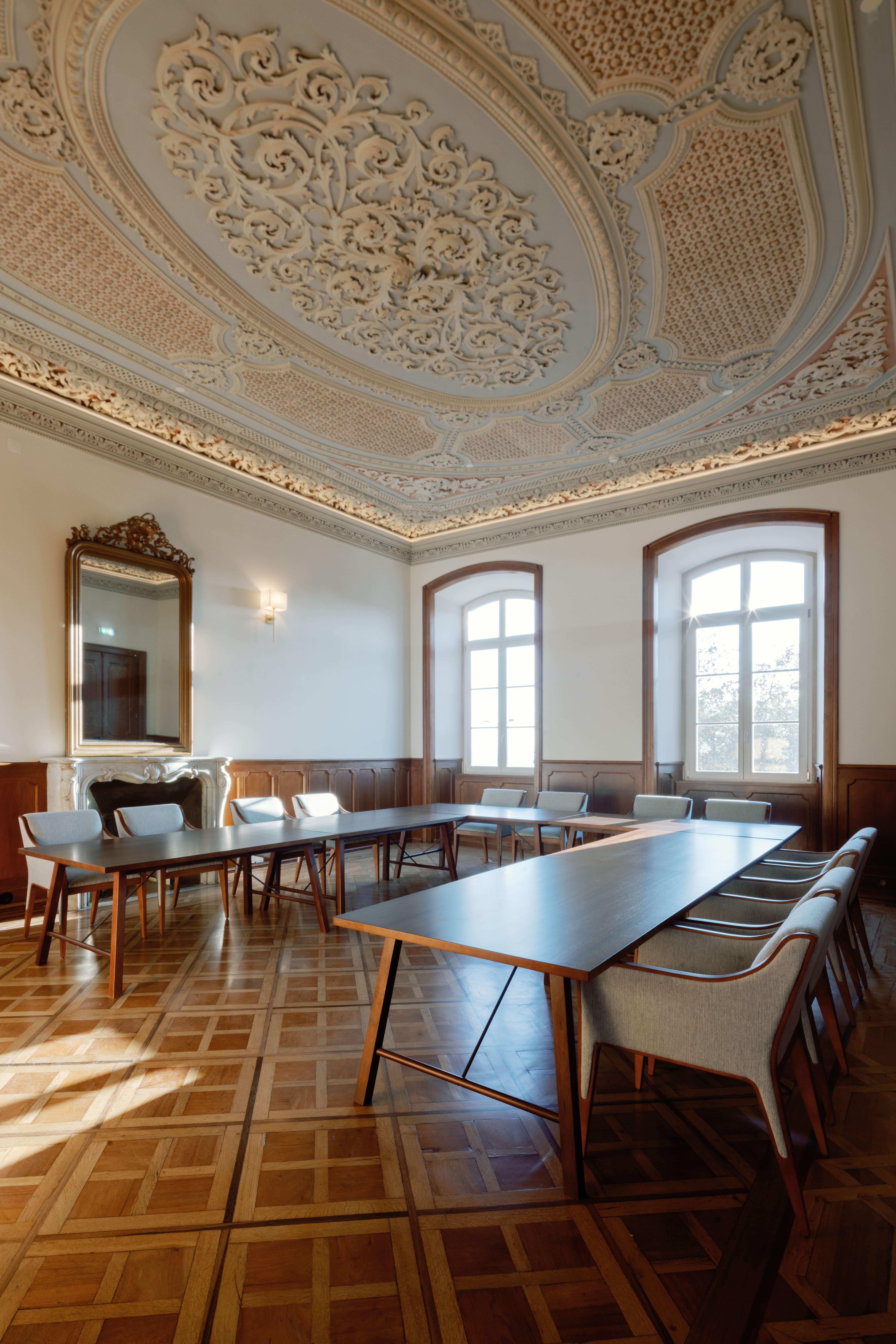 The Editory Riverside Hotel, An Historic Hotel Lisbon Exterior photo The interior of the library