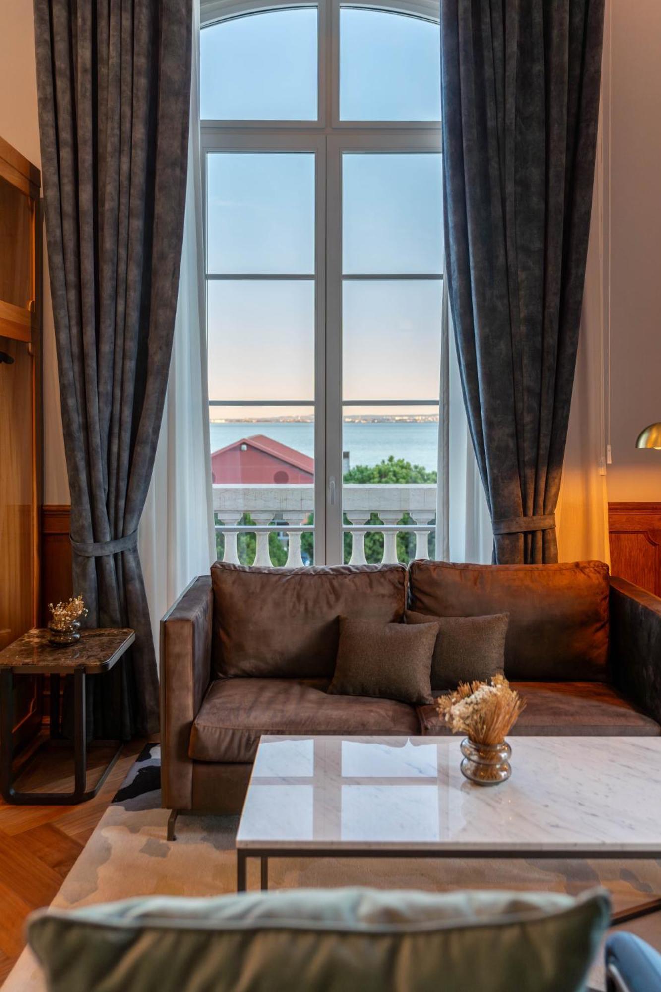 The Editory Riverside Hotel, An Historic Hotel Lisbon Exterior photo A room at the hotel