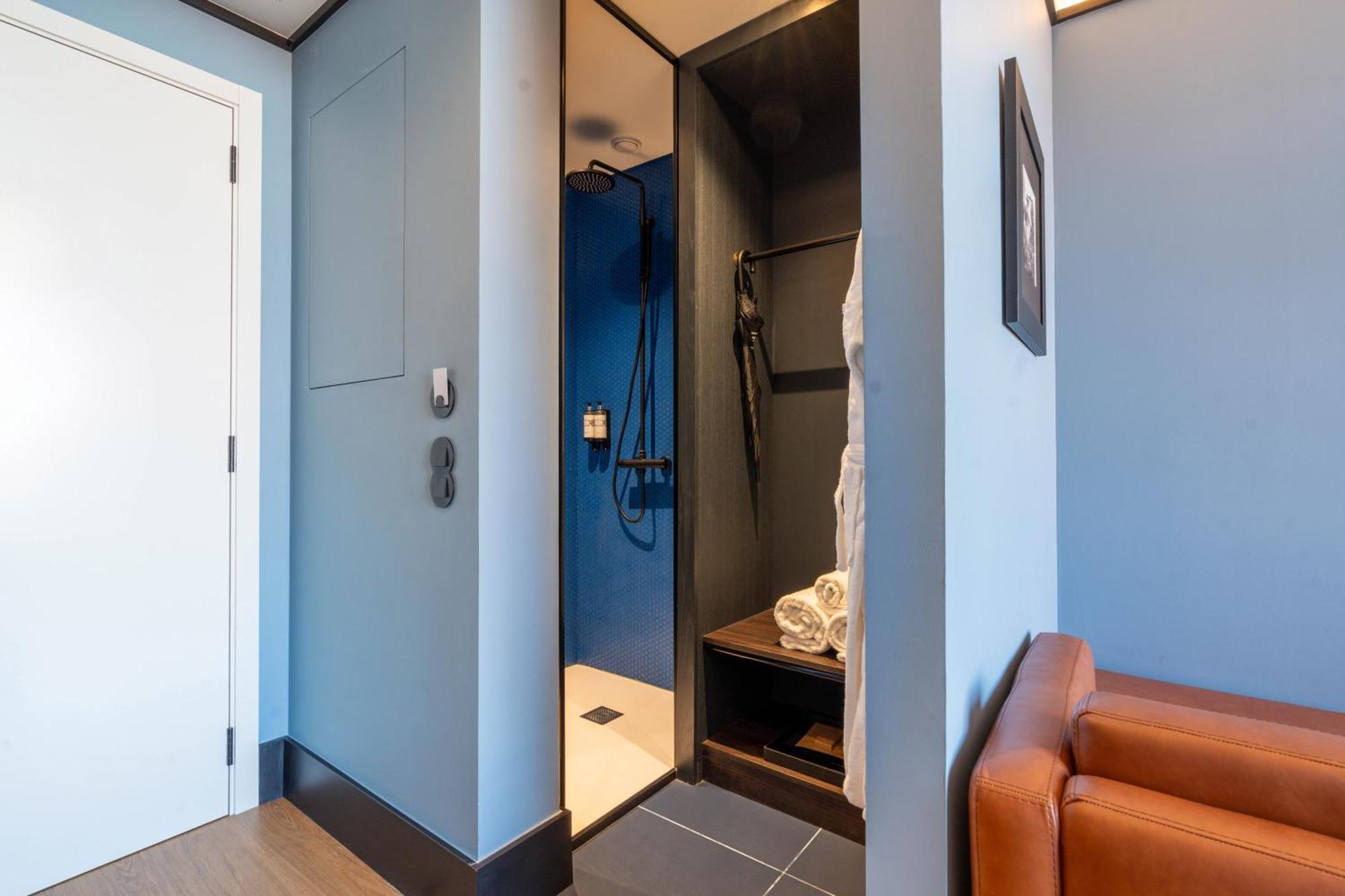 The Editory Riverside Hotel, An Historic Hotel Lisbon Exterior photo A shower cubicle in a hotel room
