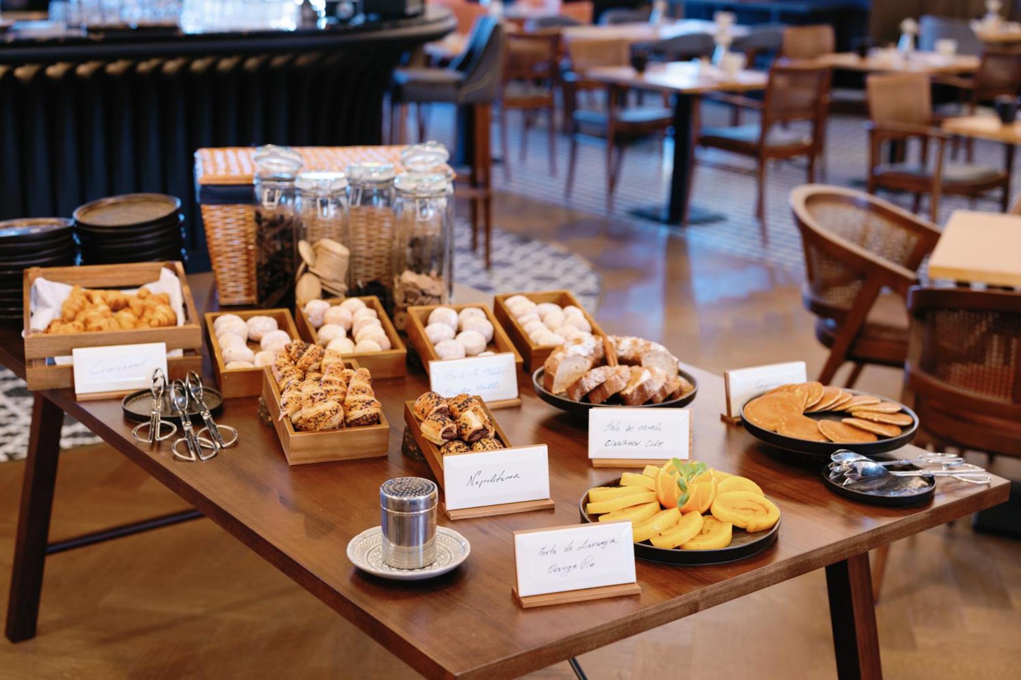 The Editory Riverside Hotel, An Historic Hotel Lisbon Exterior photo A selection of pastries at a buffet